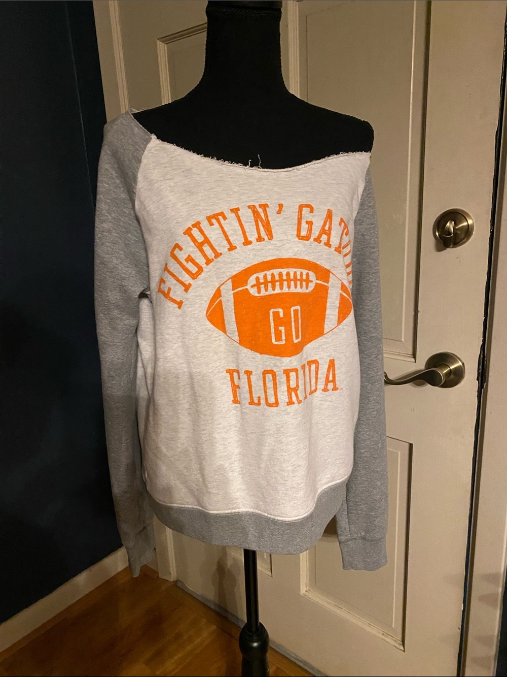 VS PINK Off-Shoulder 'Fightin' Gators Go Florida' Pullover Sweatshirt-Wh/Gray M